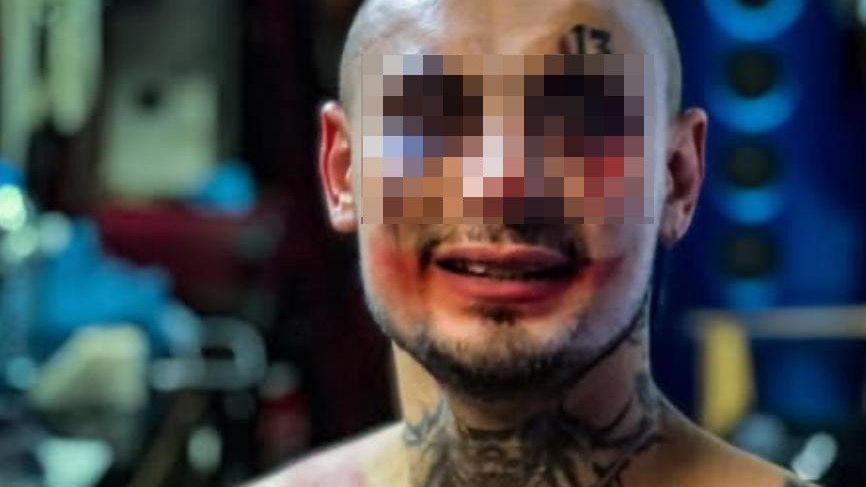 Striptér v Rusku rozřezal přítelkyni. Části těla odnesl v kufrech ke kontejneru, pak se zabil