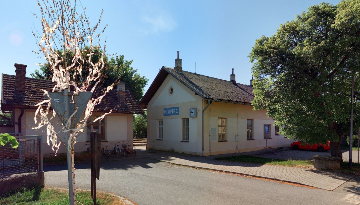 Na Nymbursku se střetl osobní vlak s nákladním