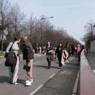 Turisté musí pěšky.