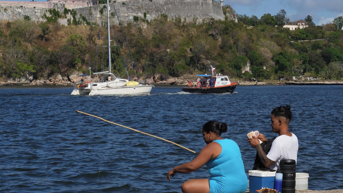 Plachetnice s humanitární pomocí po problémech s komunikací dopluly na Kubu