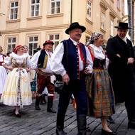 Poslanci oslavili Den lidových krojů v Poslanecké sněmovně.