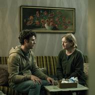 Ovdovělá Iva (Gergana Pletnyova) bydlí se synem (Todor Kotzev), který sní o nadějném životě v Německu.