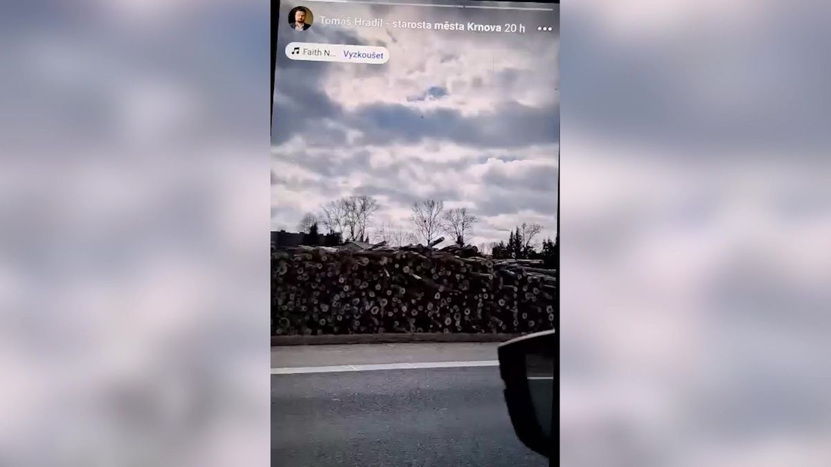 Jsem osel, kaje se starosta Krnova za video natočené za jízdy služebním vozem