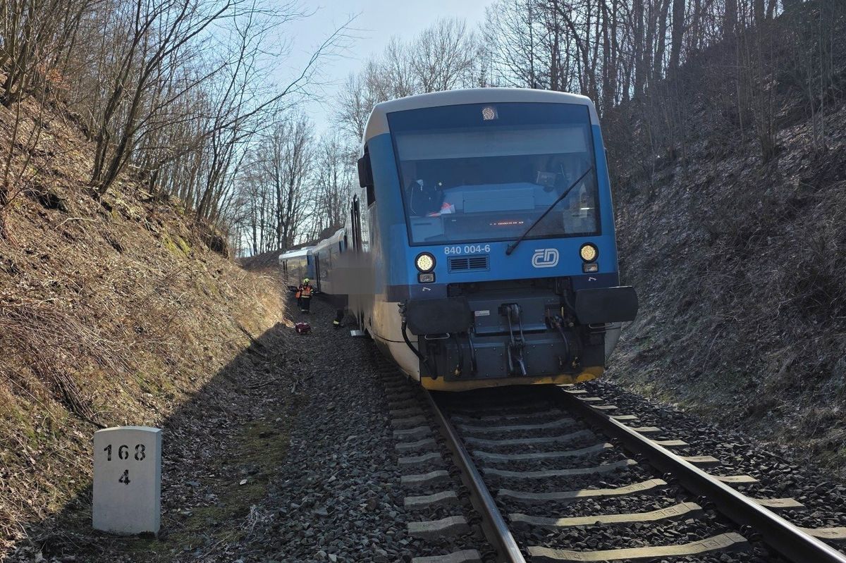 Na trati z Liberce na Frýdlantsko srazil vlak muže. Na místě zemřel
