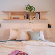 Ložnicovou část zmenšily architektky na minimum. 