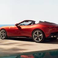 Ferrari Amalfi Spider v barvě červené Tramonto