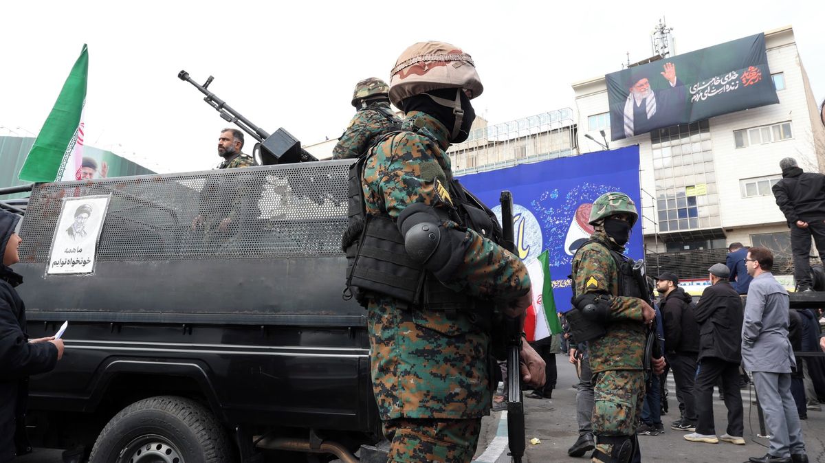 Vyjdete do ulic a my udeříme, vyhrožují revoluční gardy Íráncům