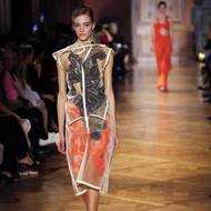 Netradiční šaty z nové kolekce