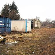 Firmy od ostravské huti skupují pozemky, které byly kdysi zahradami s rodinnými domky, a mění je.