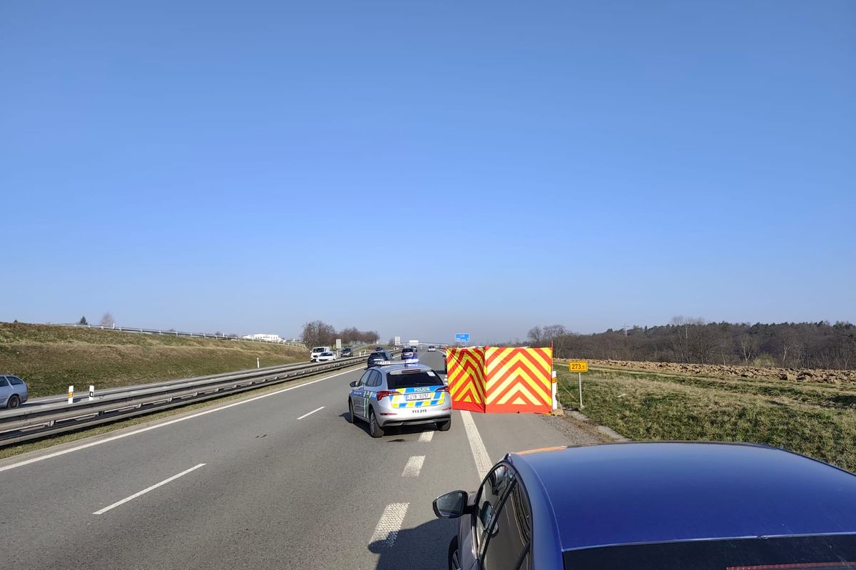 U čtyřproudovky u Ostravy našli mrtvého muže, po němž se sháněla rodina. Viditelná zranění neměl