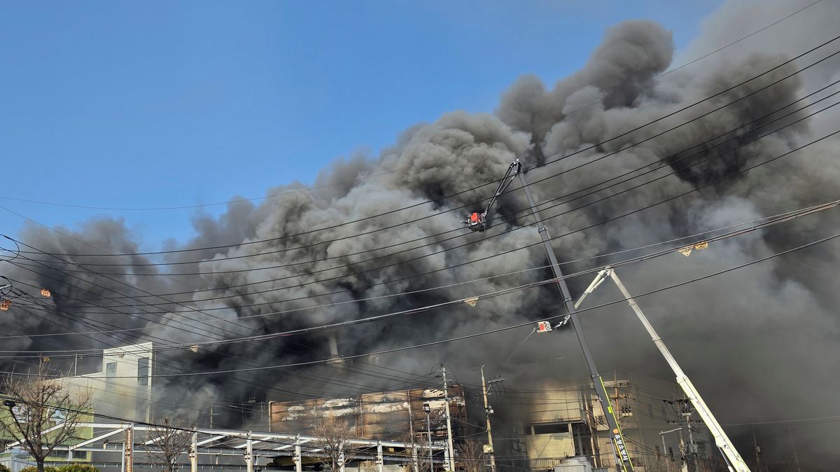 Čtrnáct mrtvých po požáru jihokorejské továrny na autodíly