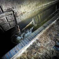 Hlavně po zimě se v korytě zachytává spousta štěrku, který je třeba odstranit.