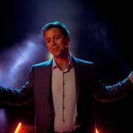 Jan Dolanský hraje charismatického řečníka Kamila.