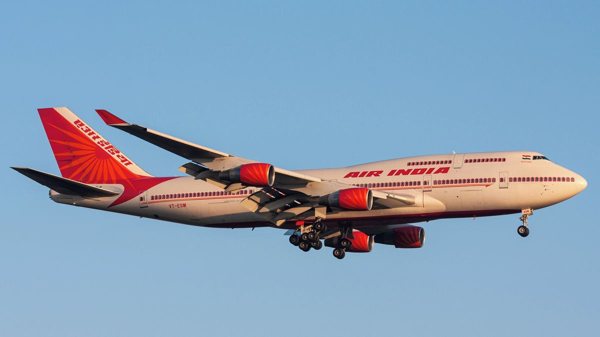 Zkrácení mzdy i vyhazov za nadváhu či podváhu, hrozí Air India letuškám a stevardům