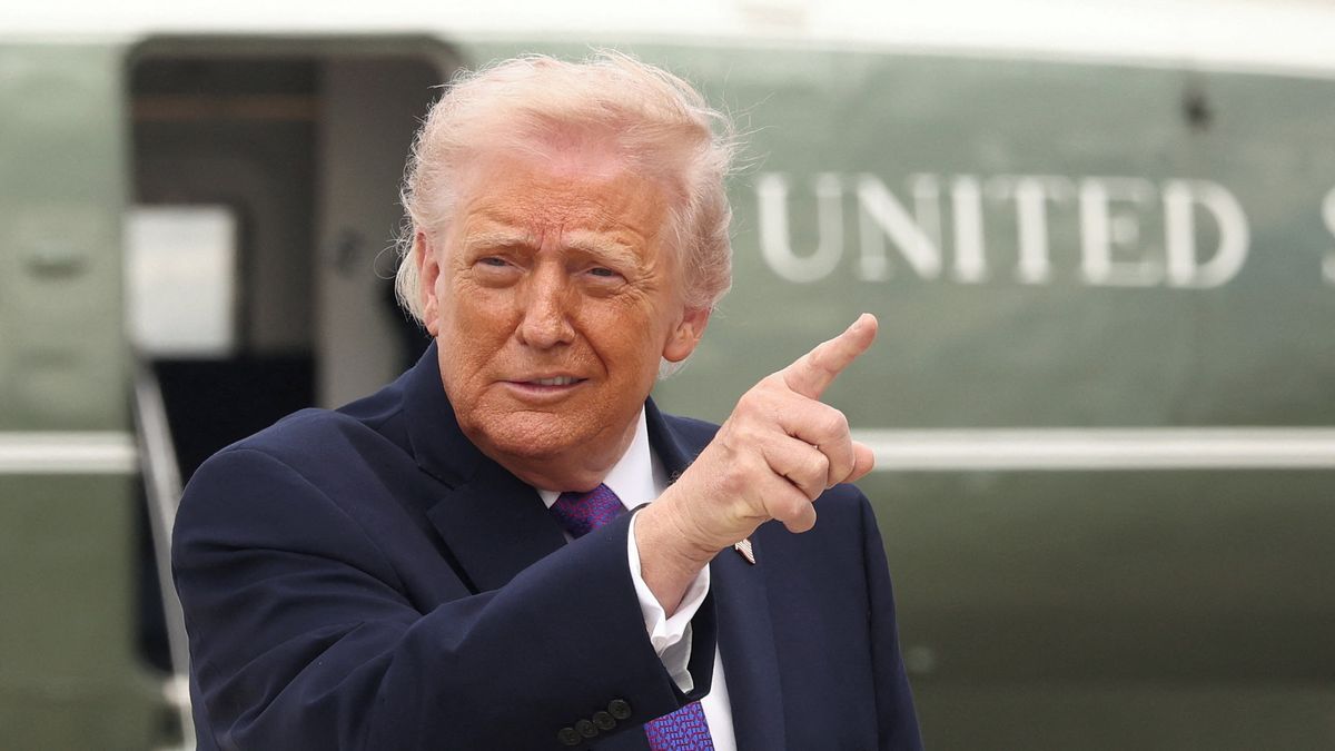 Pochlapte se a zkuste proplout Hormuzským průlivem, vzkázal Trump posádkám tankerů