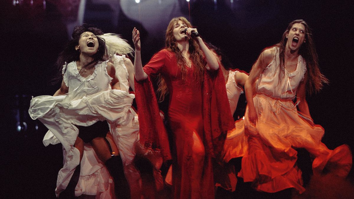 RECENZE: Opustili peklo a oslavili život. Takový byl koncert Florence And The Machine