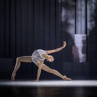 Kostýmní zkouška představení Avant-Garde, které mělo v Národním divadle premiéru 12. března 2026. Tanečnice Nana Nakagawa