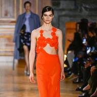 V kolekci se objevila oranžová, která patří k barvám roku.