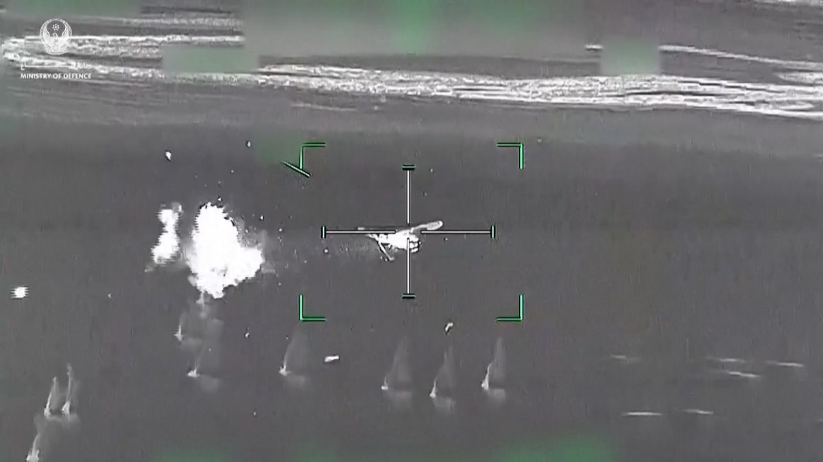 Souboj v oblacích. Emiráty zveřejnily záběry ze sestřelování íránských dronů