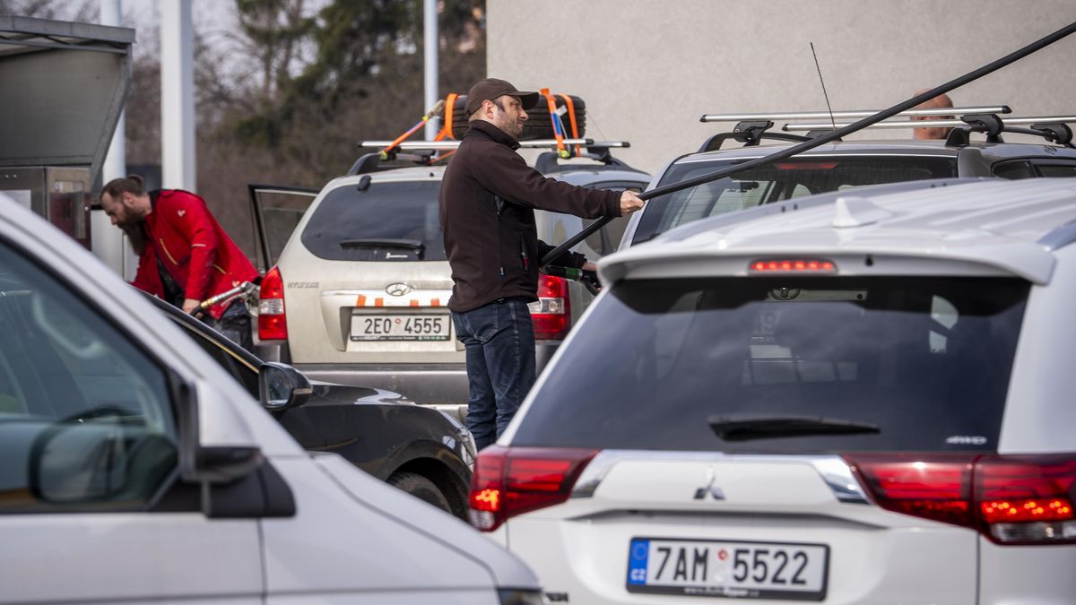 Ministerstvo financí: Čerpací stanice od začátku bojů v Íránu marže postupně snižují