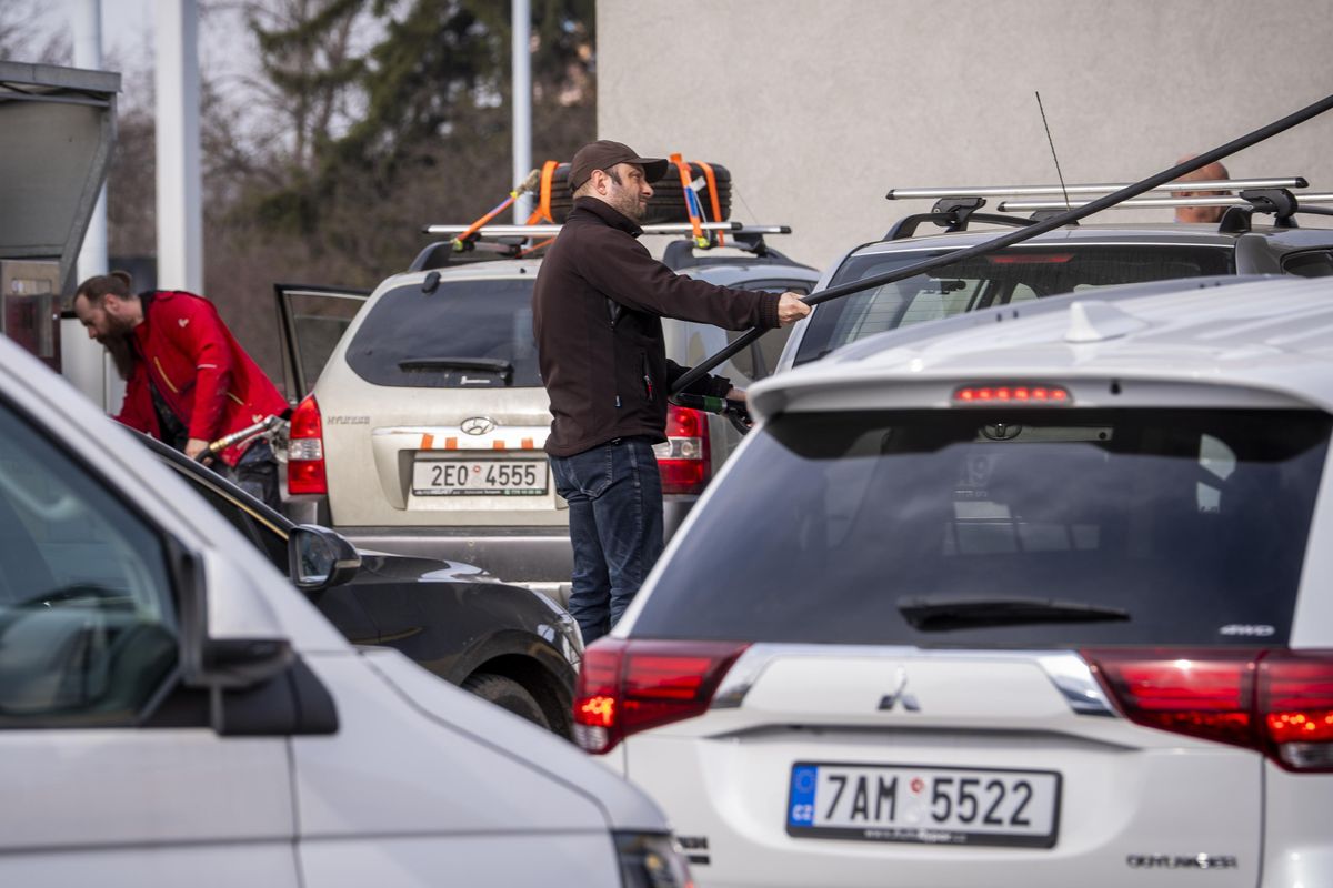 Ministerstvo financí: Čerpací stanice od začátku bojů v Íránu marže postupně snižují