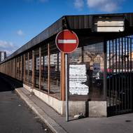 Autobusové nádraží je ale desítky let zanedbávané. Několikrát se plánovala rozsáhlá přestavba, ale nikdy nezačala. 