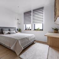 V bytě jsou dvě ložnice, tato slouží zároveň jako pracovna.