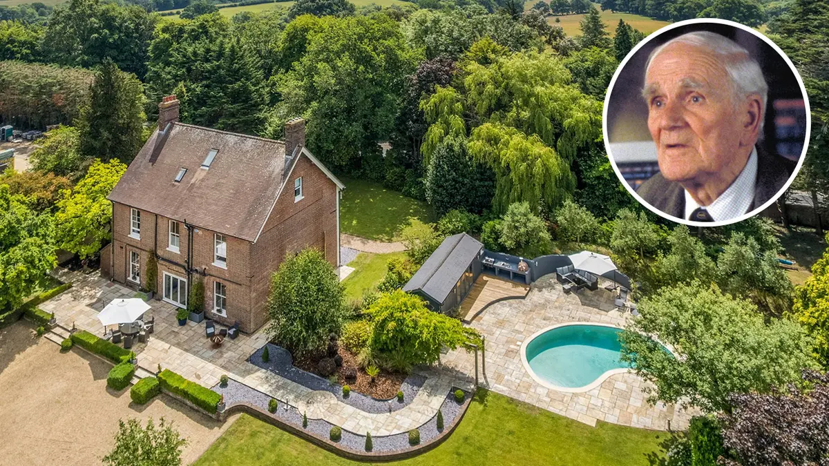 Milovníci bondovek zbystřete: na prodej je dům, v němž žil nesmrtelný Q, Desmond Llewelyn