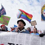 V Minnesotě se zúčastnil protestu i generální prokurátor Keith Ellison (uprostřed).