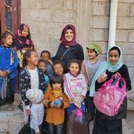 Do jídelny v Saná chodí nejčastěji děti a ženy. 