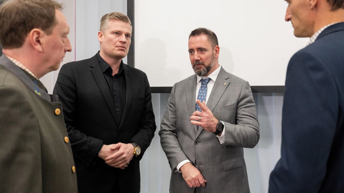 Jednal s Červeným, pak skončil. Ministr mlčí o důvodech konce šéfa KRNAP