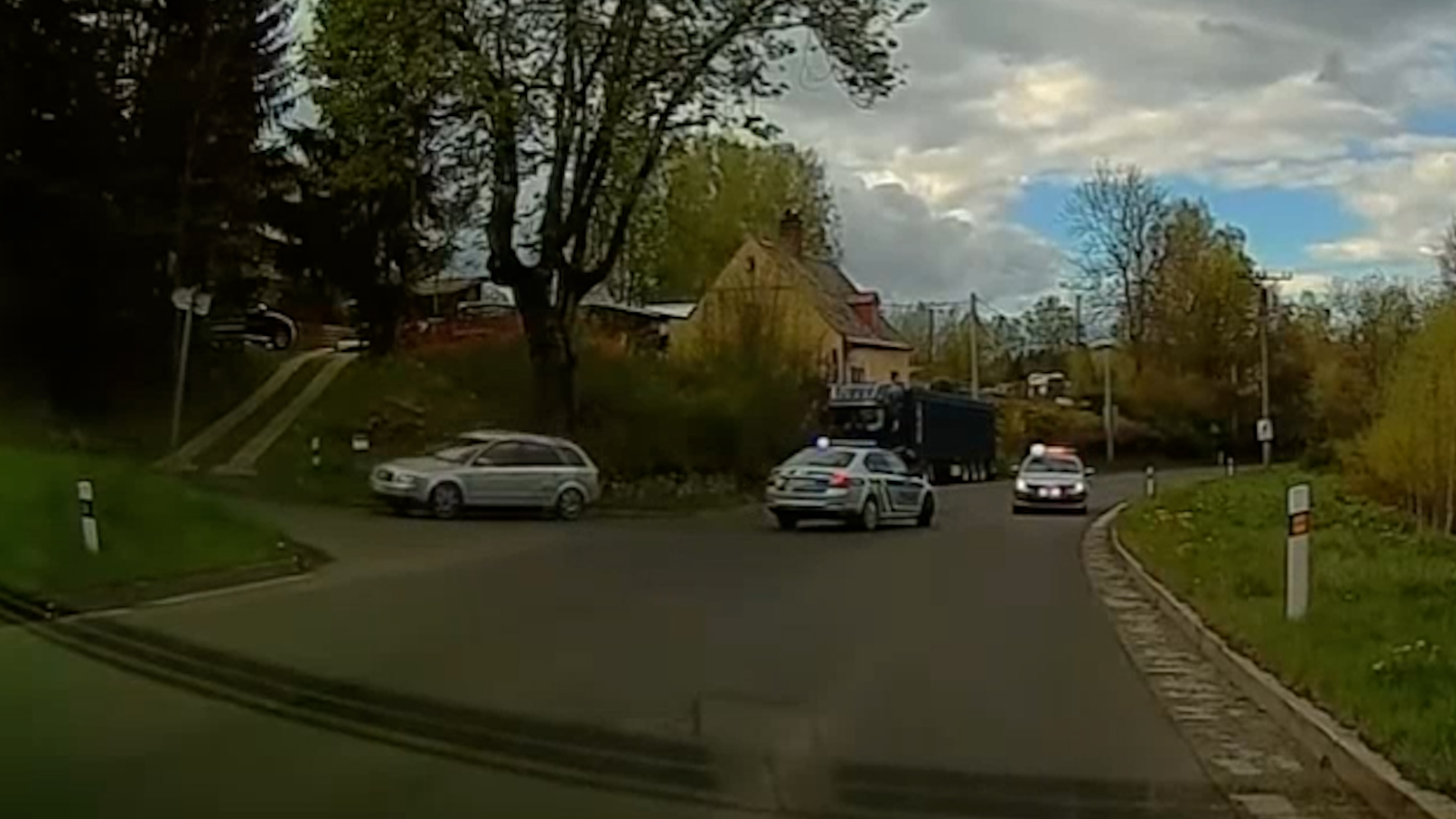 Zdrogovaný řidič na Chebsku rozpoutal policejní honičku. Už podruhé