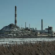 Továrna na tavení mědi v ruském městě Karabaš, odkud Pavel Talankin pochází a kde vznikal jeho dokument.