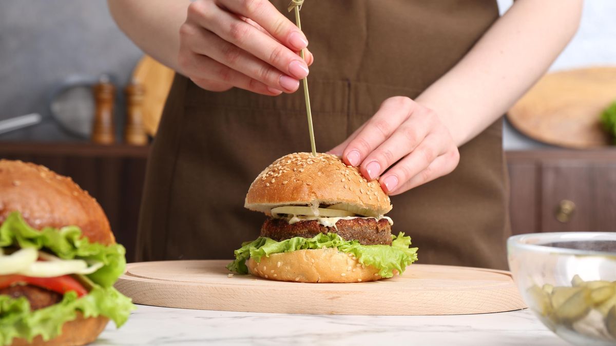 Byla zapřísáhlou vegankou, psala kuchařky, ale pak se jí začaly zdát sny o hamburgerech