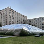 Dočasný nafukovací pavilon Guatero v chilském Santiagu byl působivým zpestřením veřejného prostoru.