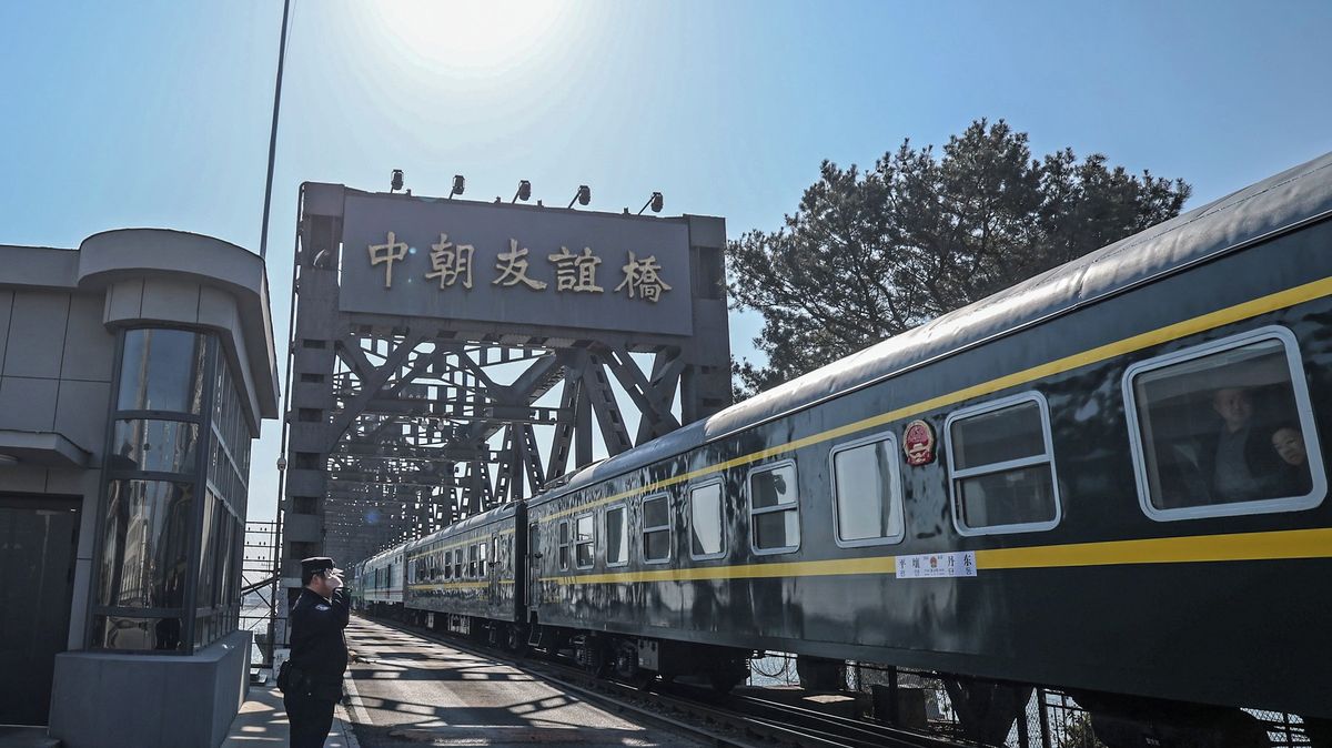 FOTO: Z Číny do Severní Koreje zase jezdí vlaky. Po šesti letech