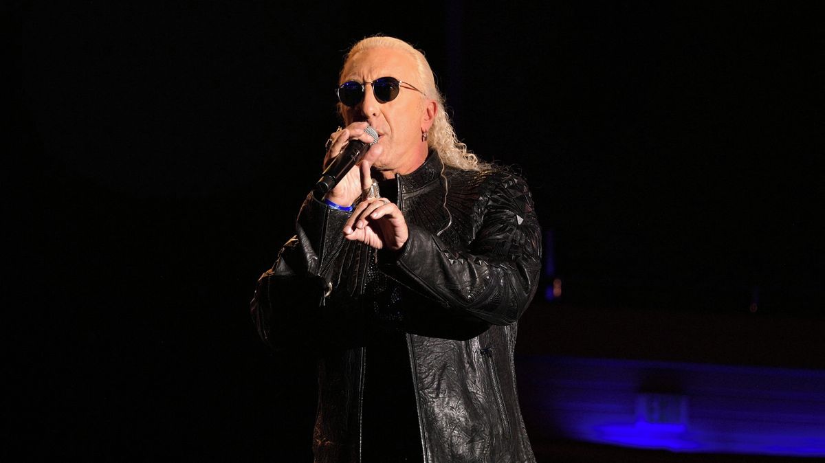 Zpěvák Dee Snider z Twisted Sister kvůli bolestem končí. Kapela místo něho vzala hvězdu z devadesátek