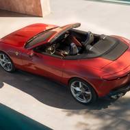 Ferrari Amalfi Spider v barvě červené Tramonto