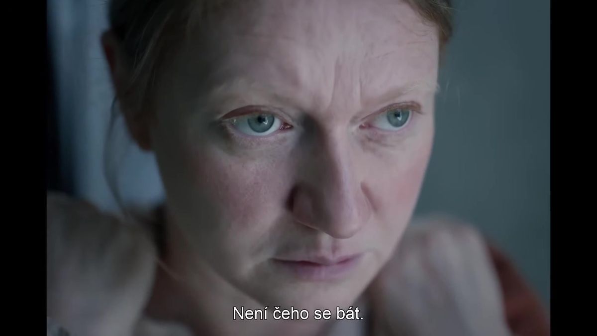 Otřesné pracovní podmínky v bulharské textilce odkrývá film Made in EU. Realita je horší, říká režisér