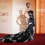 Teyana Taylorová v šatech s peřím a vlečkou Chanel.