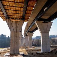 Poslední kilometry dálnice D3 před rakouskými hranicemi se staví dva roky. A blíží se do finále. 