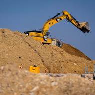 Stavbařům pomáhá i počasí. Tudy povede dálnice na hranice s Rakouskem. 