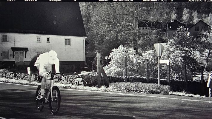 Cyklista v Německu prosvištěl kolem radaru dvojnásobkem povolené rychlosti, trestu zřejmě unikne