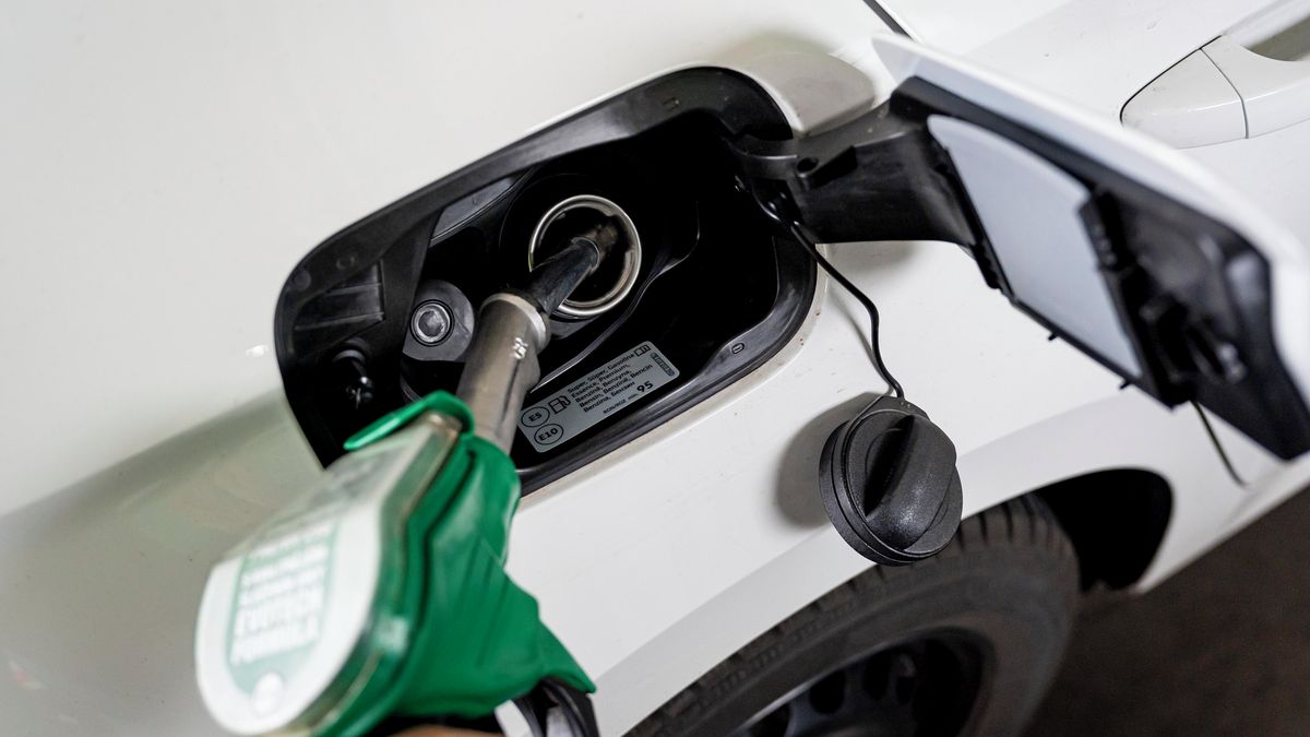 Ceny ropy prudce padají