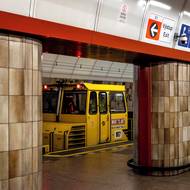 Po odjezdu poslední soupravy metro nezhasne a nečeká do rána. Noc je čas údržby. 