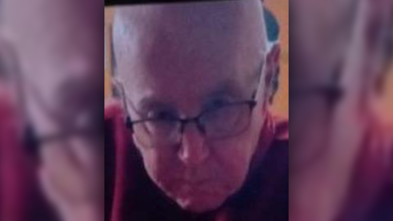 Có thể ông đang gặp nguy hiểm. Cảnh sát đang tìm kiếm một cụ ông đã đi bộ từ Rudná đến Praha