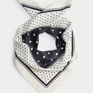 Saténový šátek s potiskem, Marks & Spencer, 349 Kč