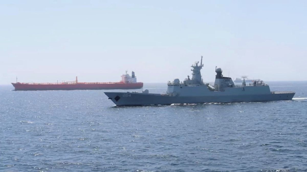 V Hormuzském průlivu byly nahlášeny zásahy lodí