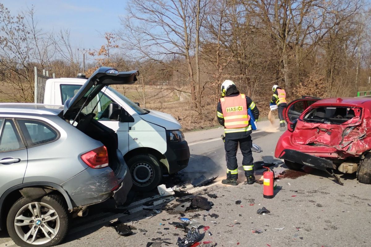 Při hromadné nehodě na Českobudějovicku se zranili tři lidé
