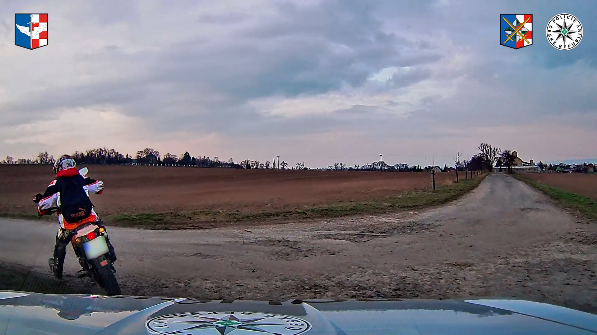 Motorkář na Olomoucku ujížděl policii. Měl přes dvě promile, se čtyřmi řídil před pár dny auto